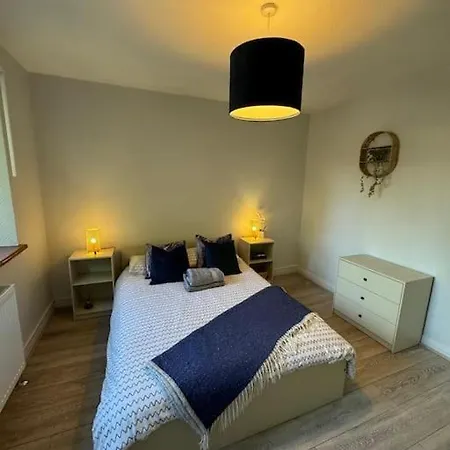 Spacious 3 Bed Garden & Parking Finchampstead Exterior photo