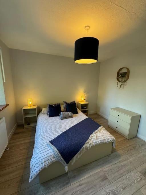 Spacious 3 Bed Garden & Parking Holiday home *