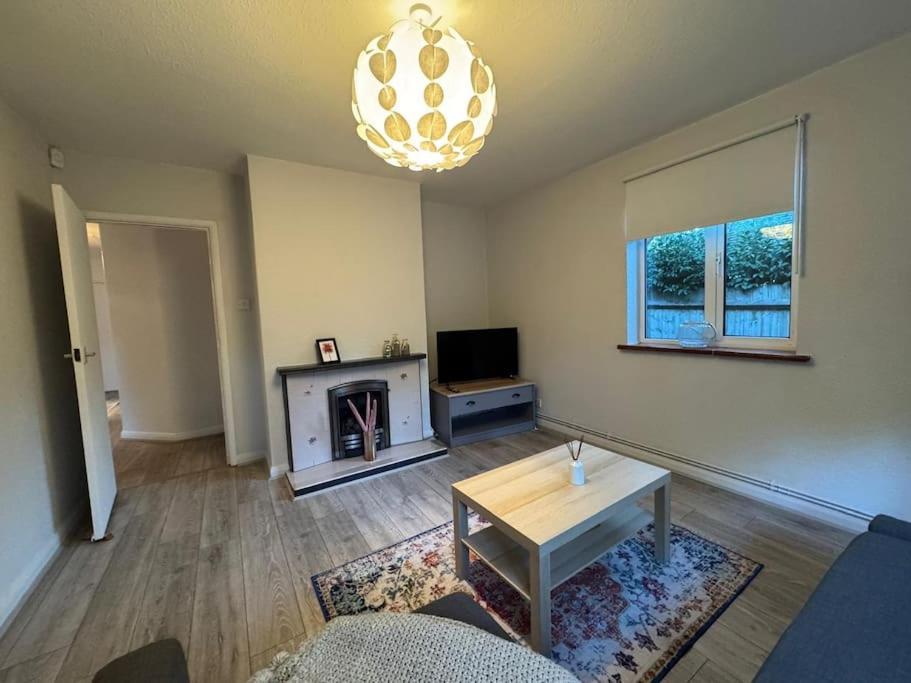Spacious 3 Bed Garden & Parking * Finchampstead