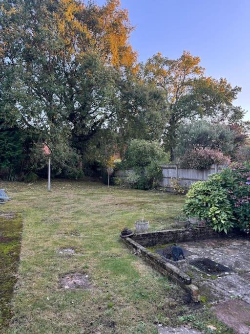 Holiday home Spacious 3 Bed Garden & Parking Finchampstead